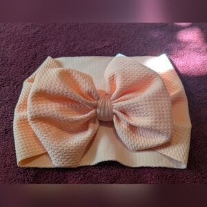 Baby peach bow